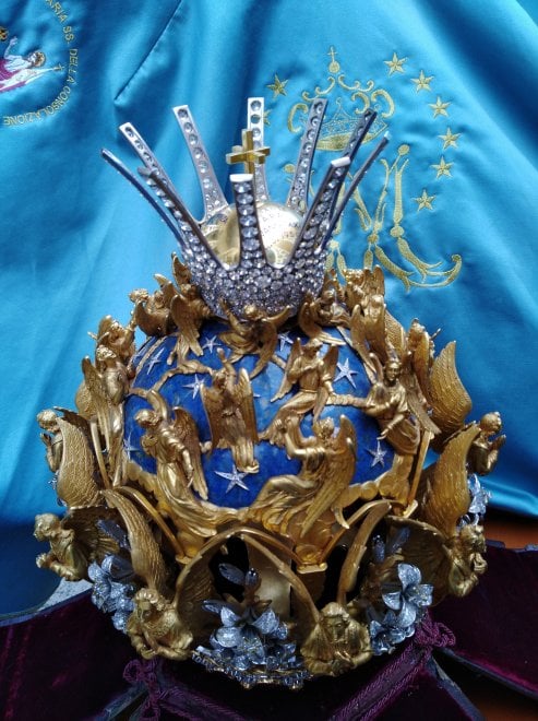 La Corona Sacra più preziosa del Mondo è stata forgiata in Italia dagli orafi Vincenzo, Angelo ed Enzo MEDETTI