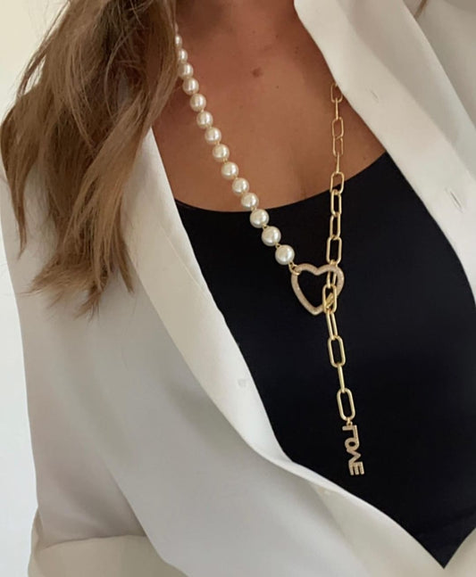 Collana Lunga Saliscendi con perle e catena. Ciondolo finale CUORE o LOVE